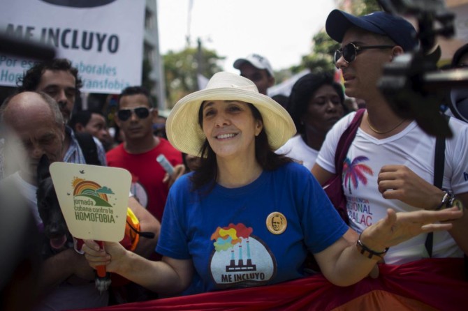 Mariela Castro (C), sexologist, National Assembly member and daughter of Cuba's President Raul Castro, marches during the Eighth Annual March against Homophobia and Transphobia in Havana, May 9, 2015. More than 1,000 gay, lesbian and transgender Cubans marched through Havana on Saturday, proudly displaying their truest selves for a day in a society where they still endure discrimination. REUTERS/Alexandre Meneghini