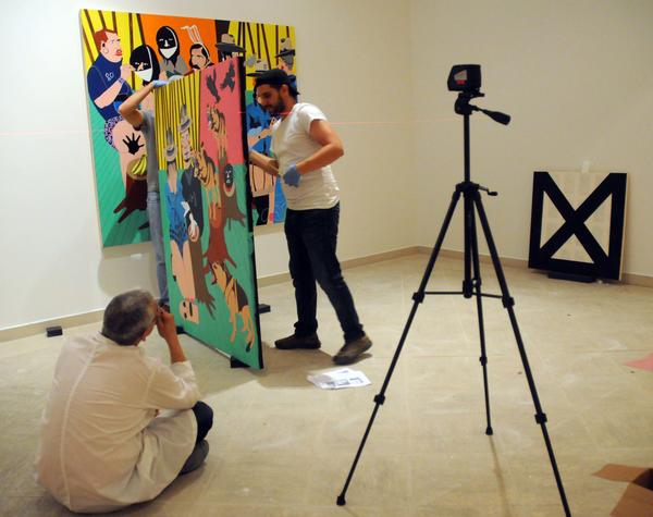 Preparativos de la exposición ¨Wild Noise¨, de la colección del  Museo del Bronx, que estará abierta al público el próximo día 21 en el Museo Nacional de Bellas Artes, en La Habana, Cuba, el 14 de mayo de 2015. AIN FOTO/Abel PADRÓN PADILLA
