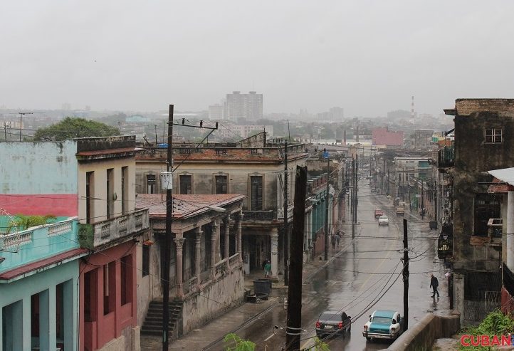 El-cielo-de-Cuba-se-torno-gris-por-estos-dias-lluvia-tormenta-Colin-722x493