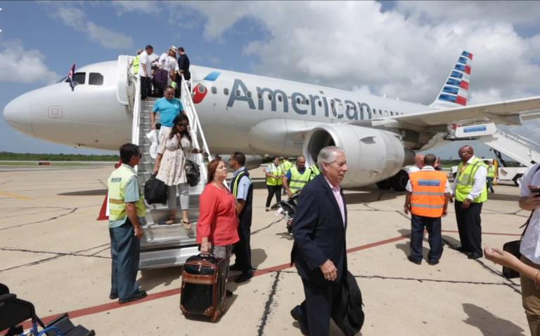 american-airlines-lands-in-cienfuegos-cuba-00_00_37_09-still001