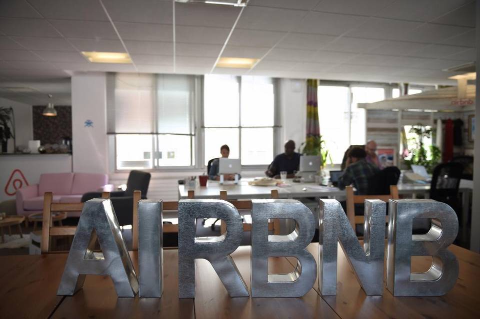 ‘Airbnb me debe $2,000’, dice arrendadora cubana