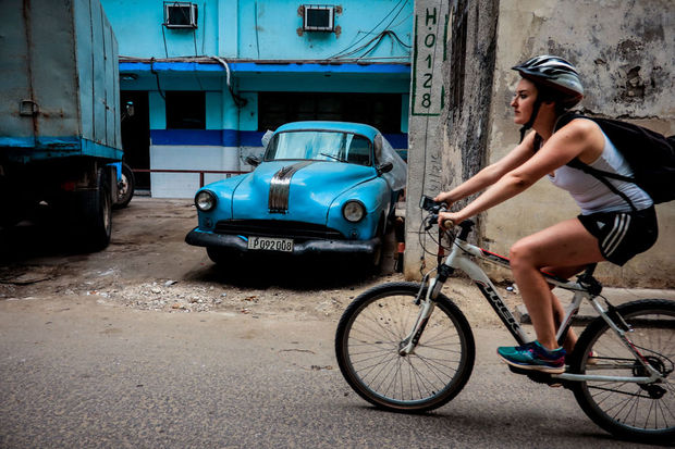 Entre la necesidad y el ingenio, la bici vuelve a la moda en Cuba