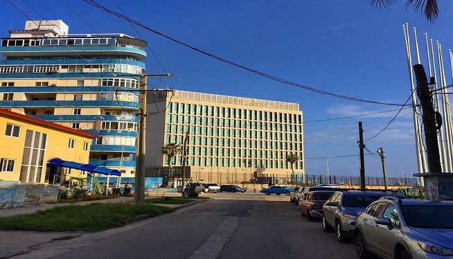 EEUU dice que continuará operando embajada en La Habana con mínimo de personal