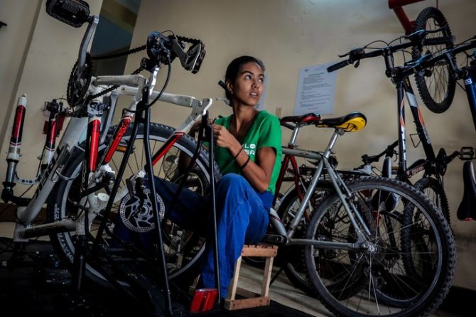 Entre la necesidad y el ingenio, la bici vuelve a la moda en Cuba