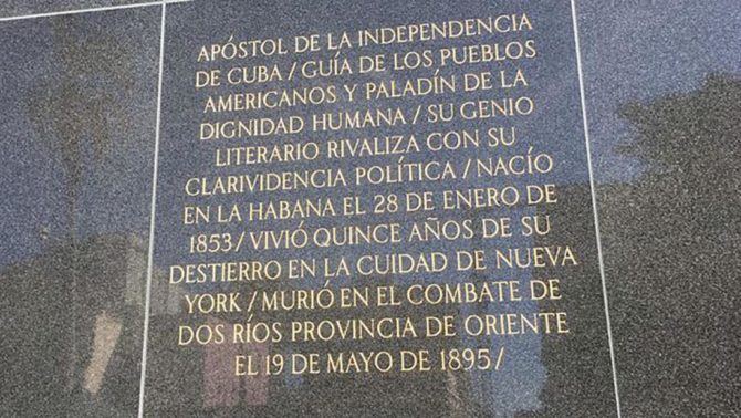 La estatua de José Martí con errores tipográficos que Nueva York regaló a Cub