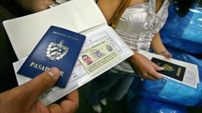 Cuba anuncia nuevas regulaciones migratorias que terminarán con la 'habilitación' del pasaporte