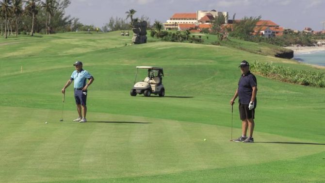 Embajada de España en La Habana organiza torneo del golf para celebrar El Día de la Hispanidad