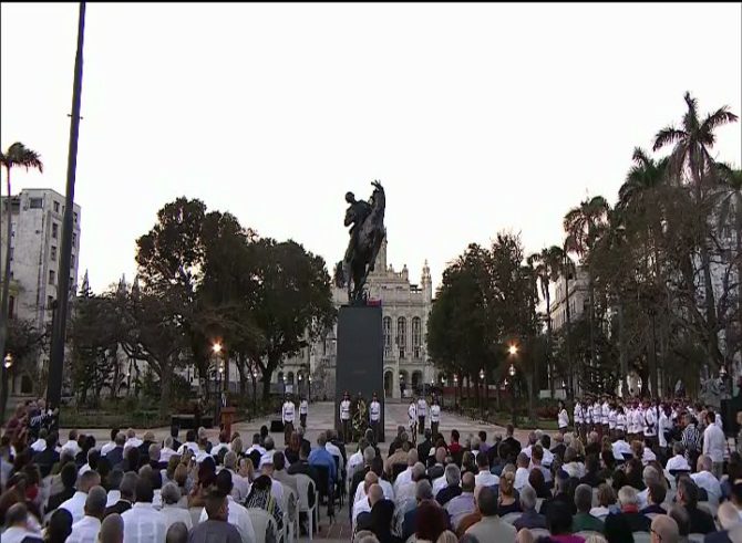 Develan en La Habana estatua ecuestre de José Martí