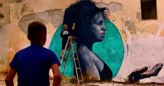 A un grafitero cubano americano le han dejado dibujar murales en La Habana