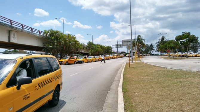 NOSOTROS Taxis nuevos… pero vacíos