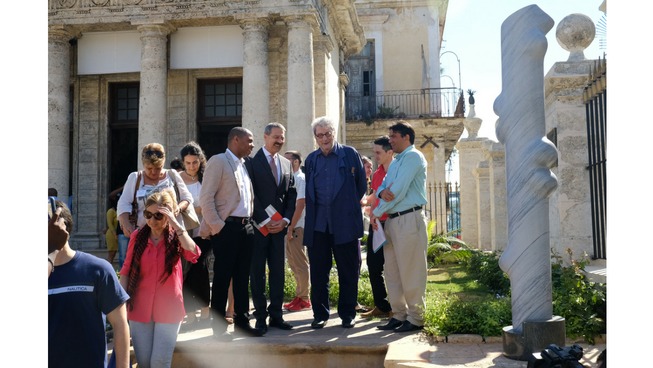 La Habana inaugura una escultura de Cárdenas ofrecida por un comerciante francés
