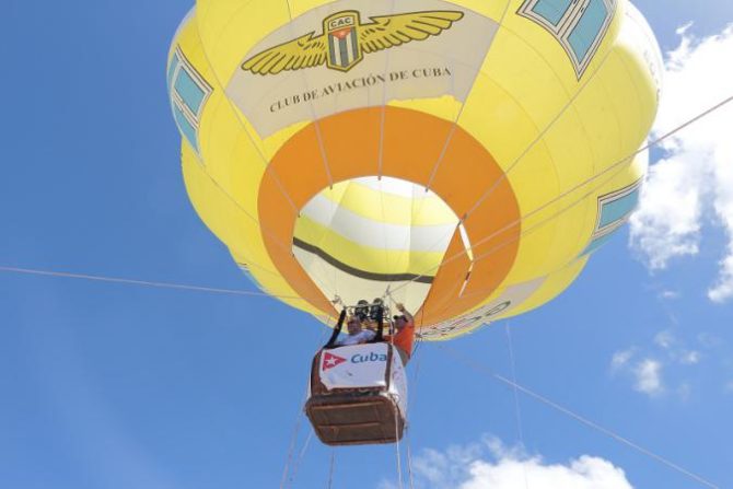 Primer vuelo de globo aerostático de turismo en Cuba 