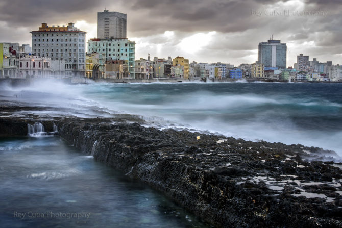 La Habana lucha por preservar el Malecón, su "cara" frente al mundo