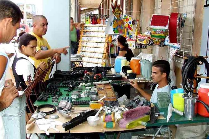 El Gobierno cubano decreta nuevos impuestos para el sector privado