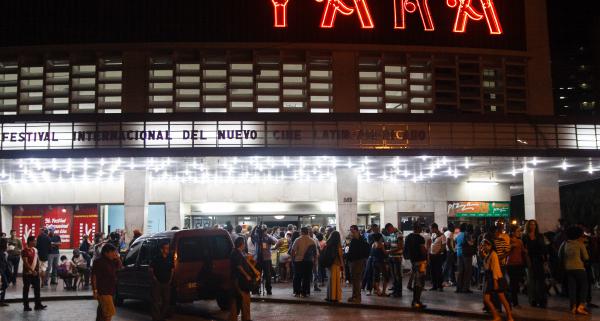 Salas de cine de La Habana reabrirán con clásicos cubanos