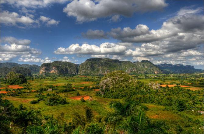 View-over-the-Vinales-Valley-Romtomtom