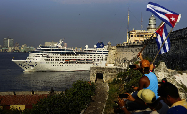 Carnival Corp y Royal Caribbean Cruises apelan fallo de corte de EE.UU. al dueño del muelle de La Habana