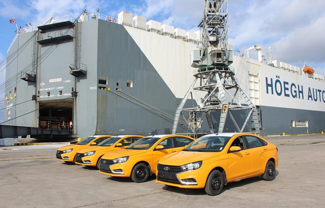  300 Lada's from Russian carmaker Avtovaz arrive in Havana 