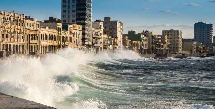 Havana takes measures to preserve its famous Seawall of the wrath of the sea