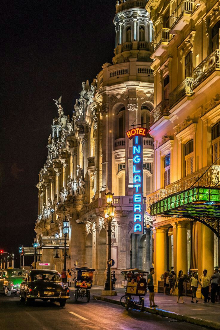 Cuban artist switches Havana's neon lights back on