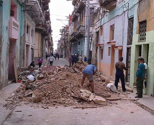 Un explosión por un escape de gas en Centro Habana deja al menos tres heridos