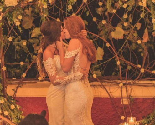 Dos mujeres celebran su boda en Cuba, a pesar del huracán