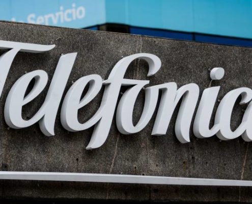 Telefónica negocia conectar Cuba por cable con su red regional de internet