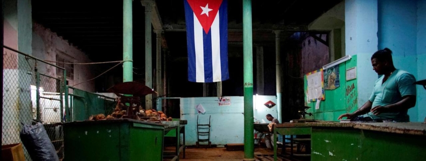 Cuba rebaja previsión de crecimiento económico mientras comercio sigue cayendo