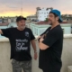 Benicio del Toro visita una galería de arte en La Habana