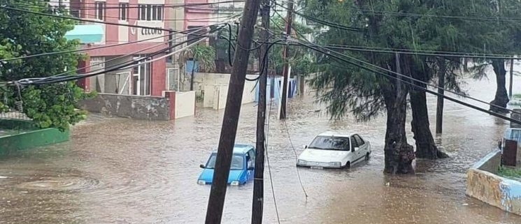 Intensas lluvias provocan inundaciones en las zonas bajas del Vedado