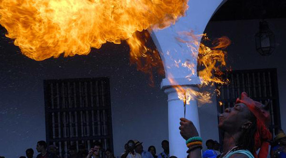 En Santiago de Cuba, el Caribe reina con la Fiesta del Fuego