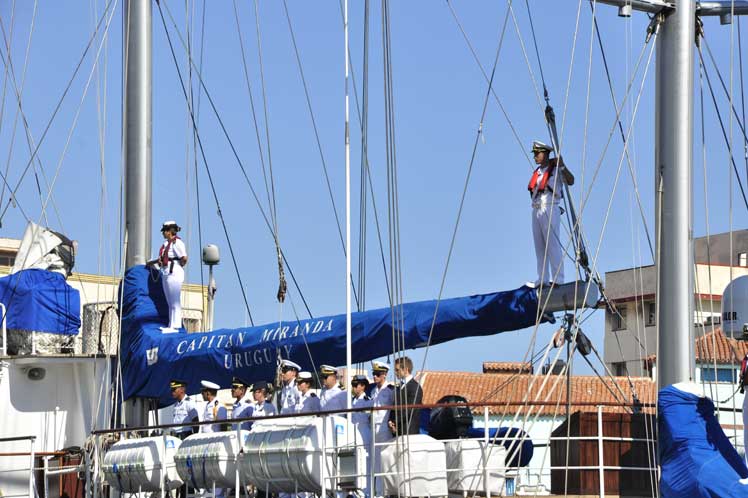 En La Habana velero escuela Capitán Miranda de Uruguay