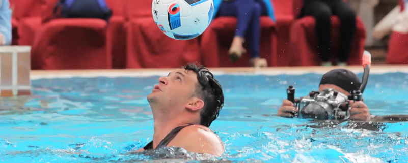 El cubano Lefont entrará en el libro Guinness por récord en dominio de balón en el agua