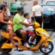 Grupos de motoristas cubanos se unen para apoyar el trasporte público en La Habana