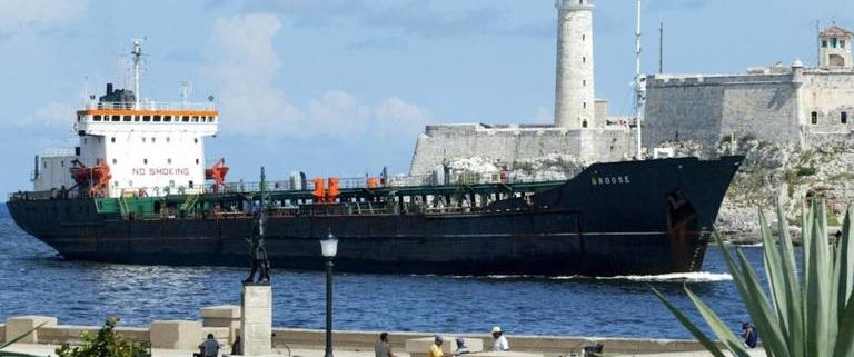 Trump sanciona más navieras por transportar crudo venezolano a Cuba