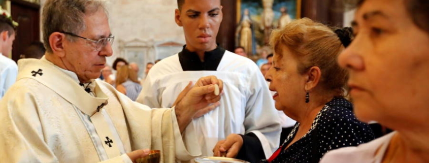 Primera misa del nuevo arzobispo cubano en Catedral de La Habana