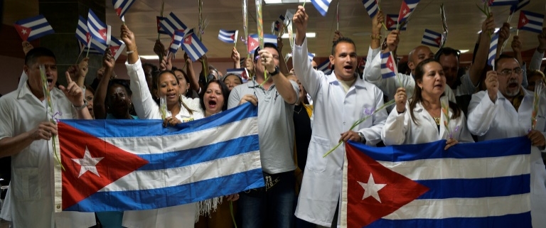 Le retour au bercail des médecins cubains, un coup dur pour l'île