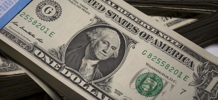 Cuba autoriza depósitos bancarios de dólares en efectivo