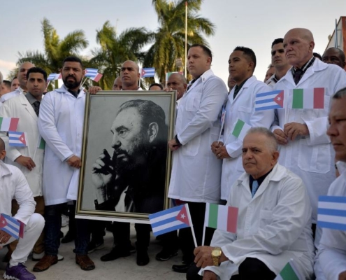 Cuba evacua a 80 médicos de Haití tras secuestro de una doctora