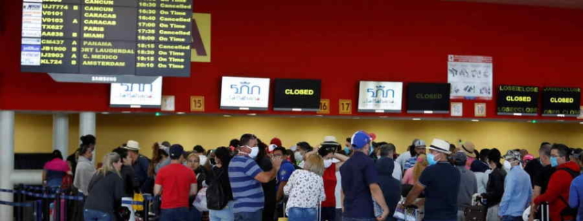 Las autoridades cubanas prohíbe a sus ciudadanos viajar al extranjero y dentro del país