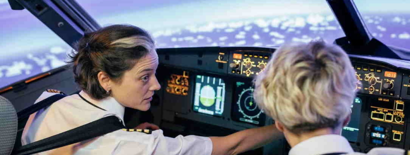 Dos tripulaciones integradas por mujeres aterrizaron sus aviones en La Habana