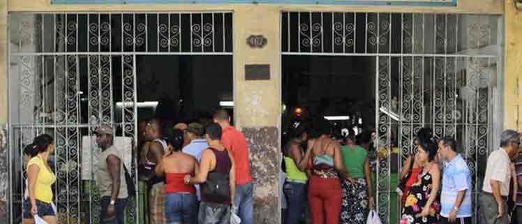 Autoridades reconocen mala organización del comercio en La Habana