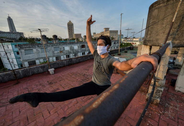 Artists, athletes cling to their dreams on Havana's rooftops