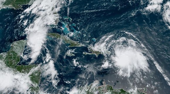 Cuba atenta al movimiento de dos tormentas tropicales