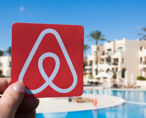 Airbnb es demandado por beneficiarse de propiedades cubanas