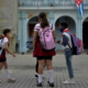 Cuba ferme des écoles, des bars et des restaurants