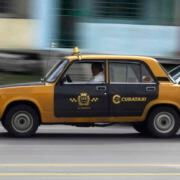 Bajan precios de taxis en Santiago de Cuba