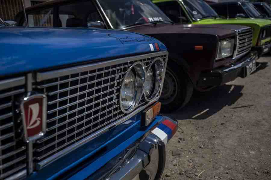 El viejo Lada, auto clásico soviético, reúne a cubanos para hablar de coches y covid-19