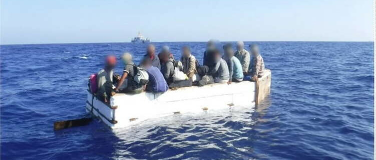 Guardia Costera de EE.UU. repatria a 17 balseros cubanos