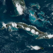 Tormenta local severa provoca caída de granizos en La Habana